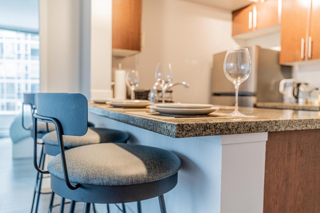 Amazing Views ! Leather Furniture ! Cozy Condo! فانكوفر المظهر الخارجي الصورة