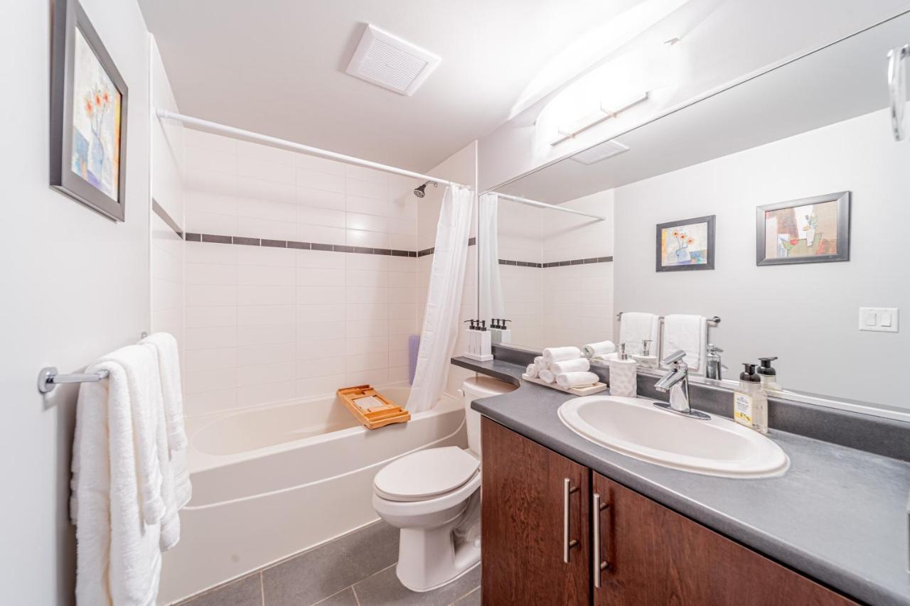 Amazing Views ! Leather Furniture ! Cozy Condo! فانكوفر المظهر الخارجي الصورة