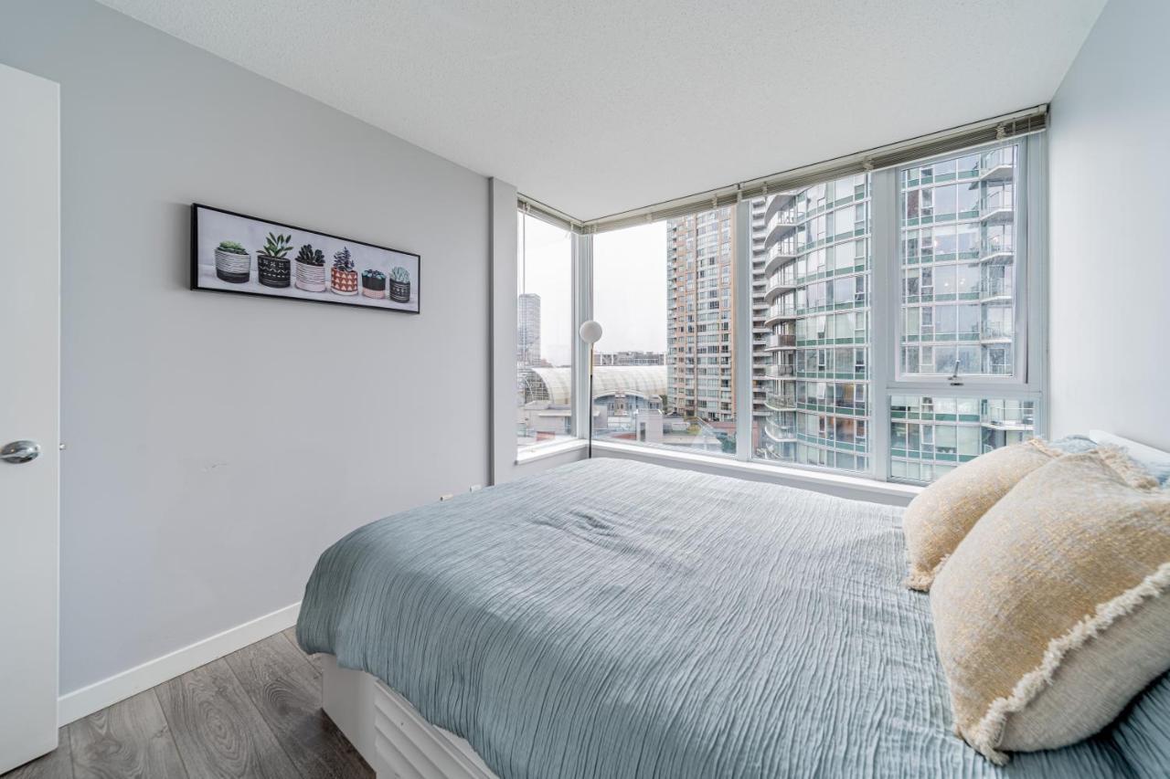 Amazing Views ! Leather Furniture ! Cozy Condo! فانكوفر المظهر الخارجي الصورة