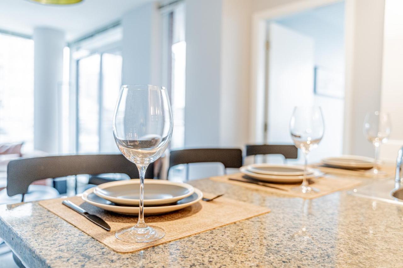 Amazing Views ! Leather Furniture ! Cozy Condo! فانكوفر المظهر الخارجي الصورة